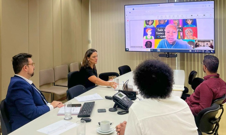 Reunião sobre parcerias com organizações da sociedade civil